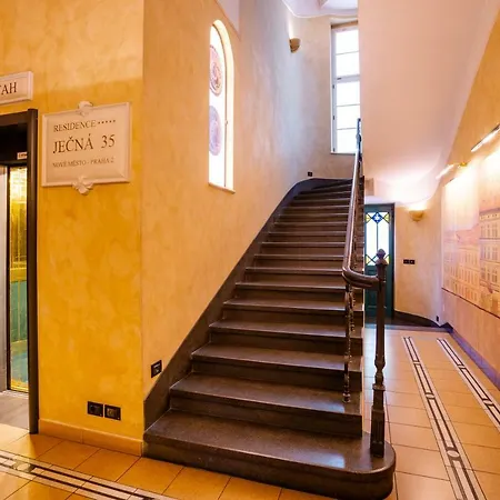 Jecna Aparthotel 4*